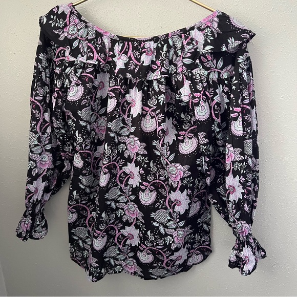 New Mille Resort and Travel May top with Anthropologie - Picture 4 of 8